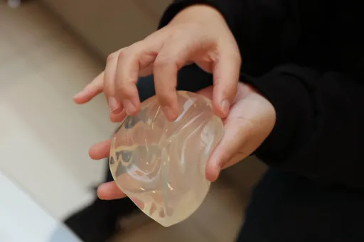 隆乳完「没沟」后悔了　她贴5万要诊所重做！惨被法院打脸