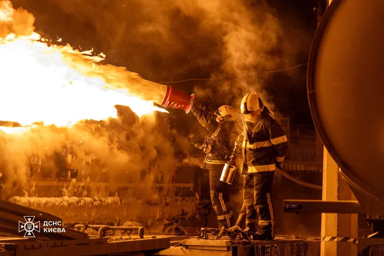 在第二天談判開始前，俄軍夜襲基輔造成傷亡。路透