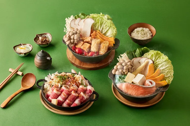 「品田牧場」綠區鍋煮田園番茄蔬食鍋(上)、北海道鮭魚石狩鍋(右)、薑汁牛肉燒定食(下)。王品集團提供