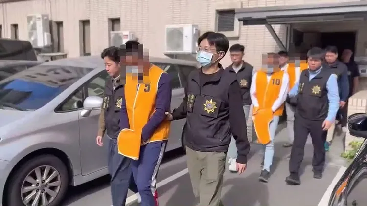 專案小組五波搜索共查獲22人。民眾提供