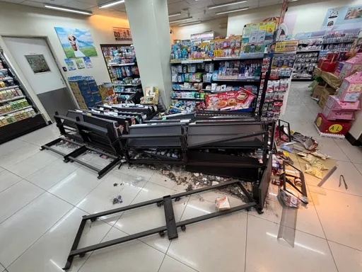 新北醉男闯超商大闹　推倒货架酒瓶碎满地！警到场压制上铐