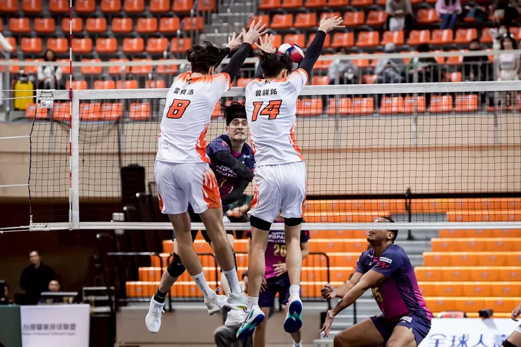 伊斯特的球員網前提供強力支援，多次破壞對手節奏也是贏球關鍵。伊斯特提供