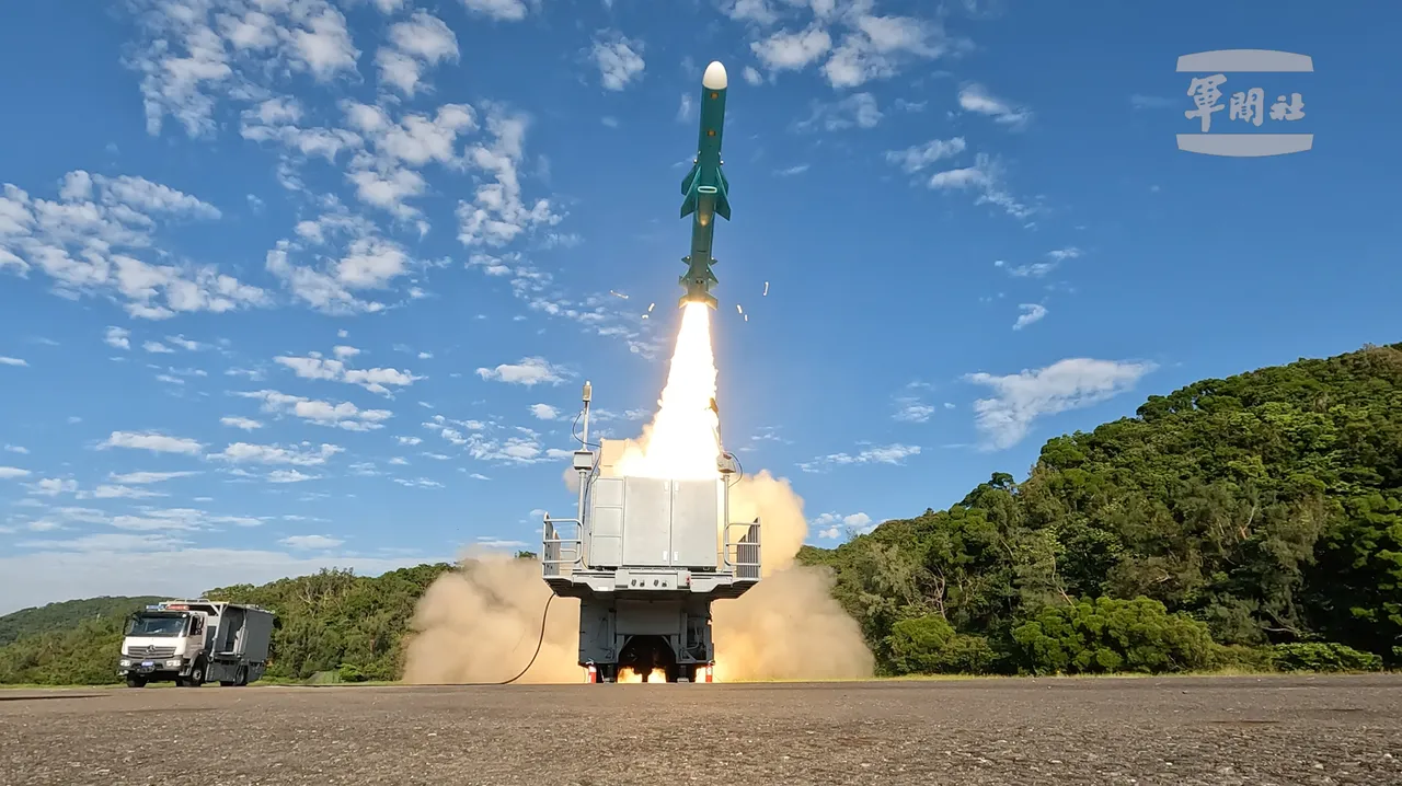 圖為海鋒大隊射擊雄風二型飛彈。軍聞社提供
