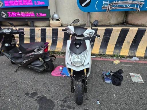 新北越堤道死亡車禍　男騎士撞護欄再追撞噴飛