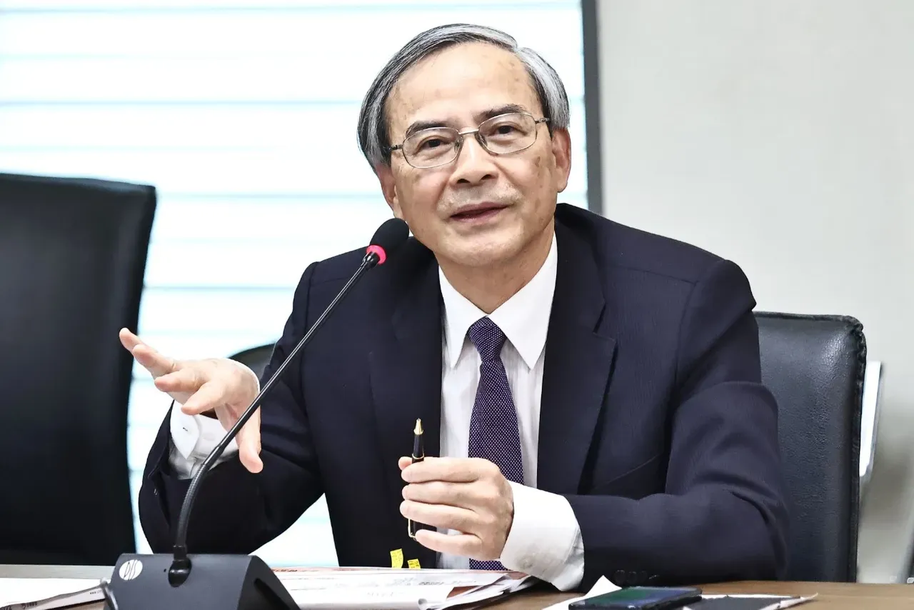 台股今（5日）气势如虹涨破3万点，外界关注后续动向，财政部政务次长暨国安基金操盘手阮清华今强调，国安基金尊重市场机制，不会压抑台股。资料照