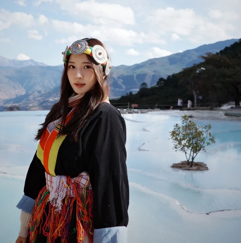 林莎穿著纳西族服饰。中视提供