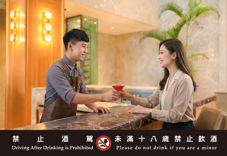 台南遠東香格里拉一樓大廳茶軒以國際特展為靈感，推出主題式調酒，讓旅客於夜間時段延續觀展氛圍。台南遠東香格里拉提供