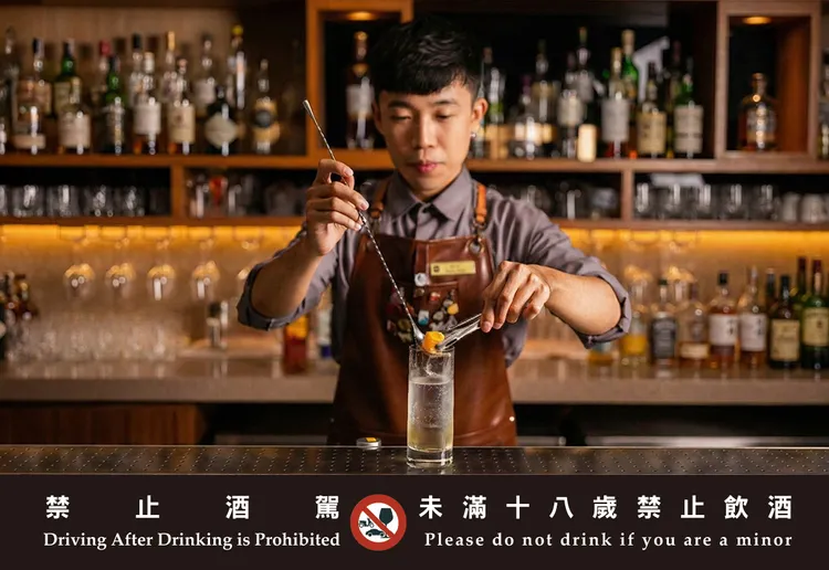 台南遠東香格里拉調酒師Daniel，以《埃及之王：法老》特展為靈感推出「微醺尼羅河」限定調酒夜。台南遠東香格里拉提供