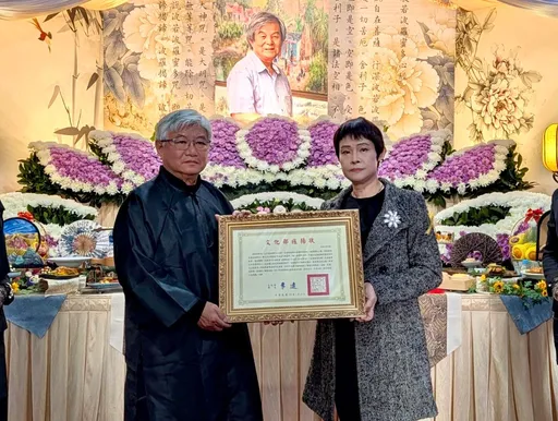 鄉土藝術家林智信告別式　文化部頒贈旌揚狀