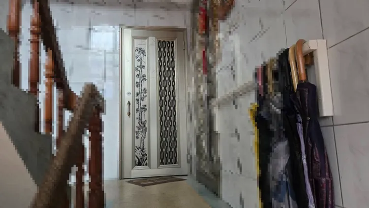 一處位在和平島市場內的公寓，昨天上午傳出砍人事件。葉先鵬攝