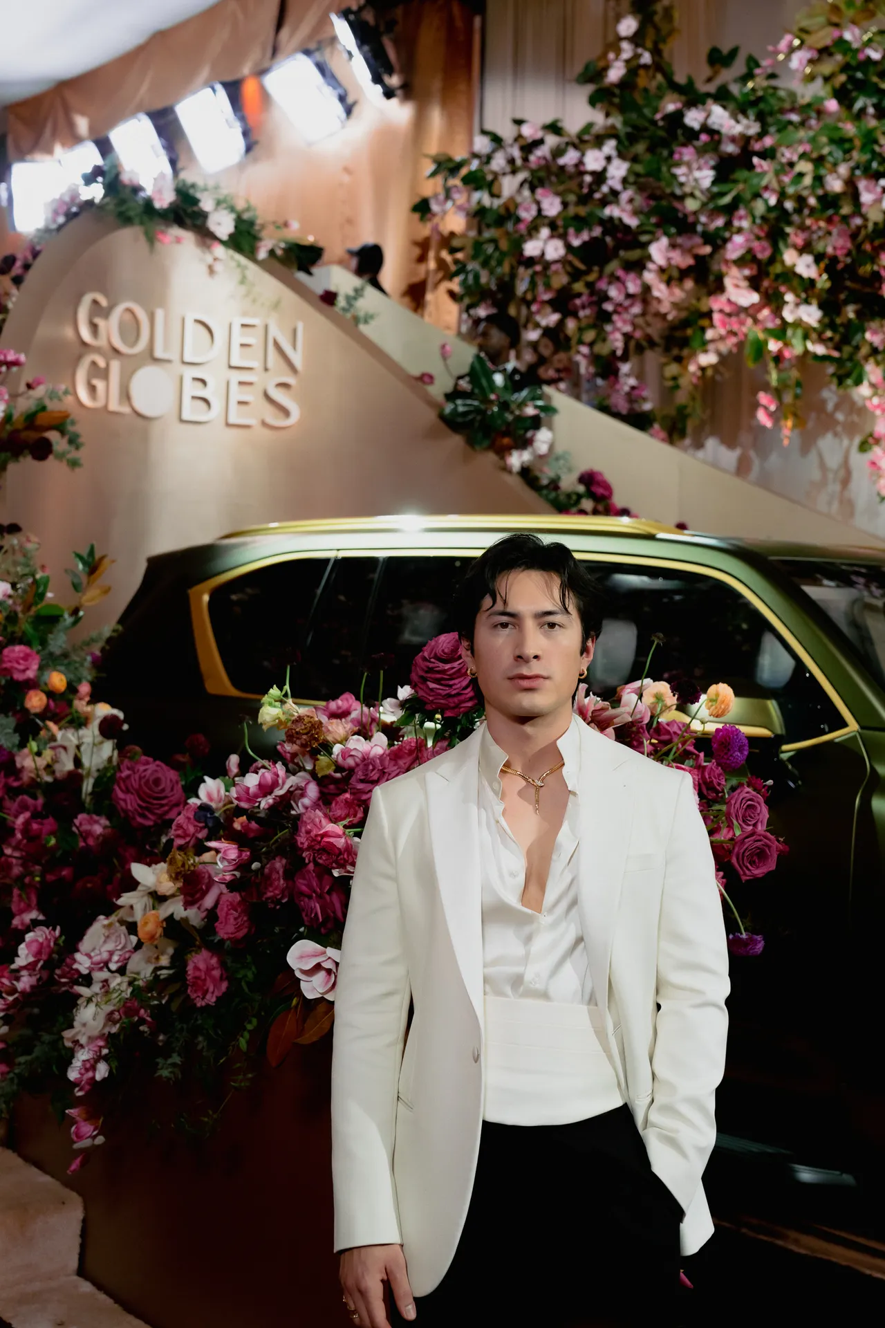 哈德遜威廉斯一身Giorgio Armani搭配BVLGARI項鍊。翻攝金球獎X