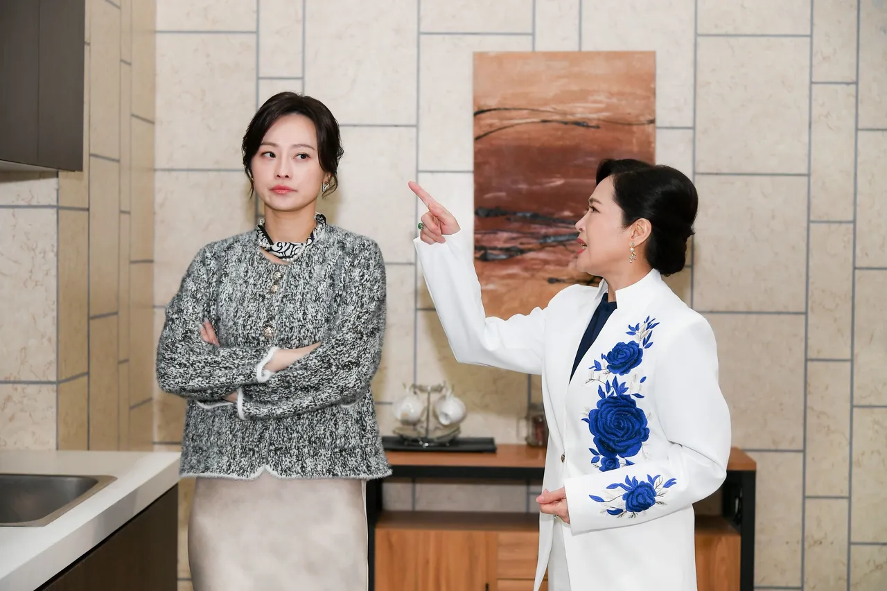 林秀玲（右）臭罵璟宣。三立提供