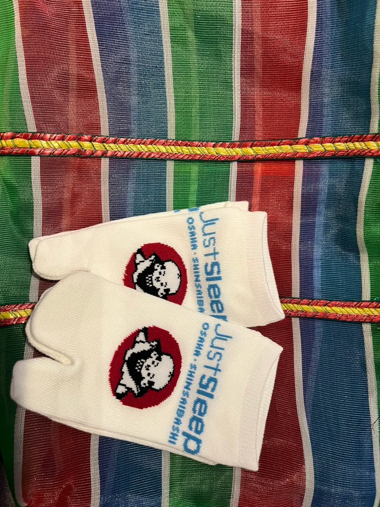 晶華會會員透過官網預訂「大阪慢遊・早鳥春夏」住房專案，入住期間可獲贈「限定版大阪心齋橋館設計款二指襪」乙雙。捷絲旅提供