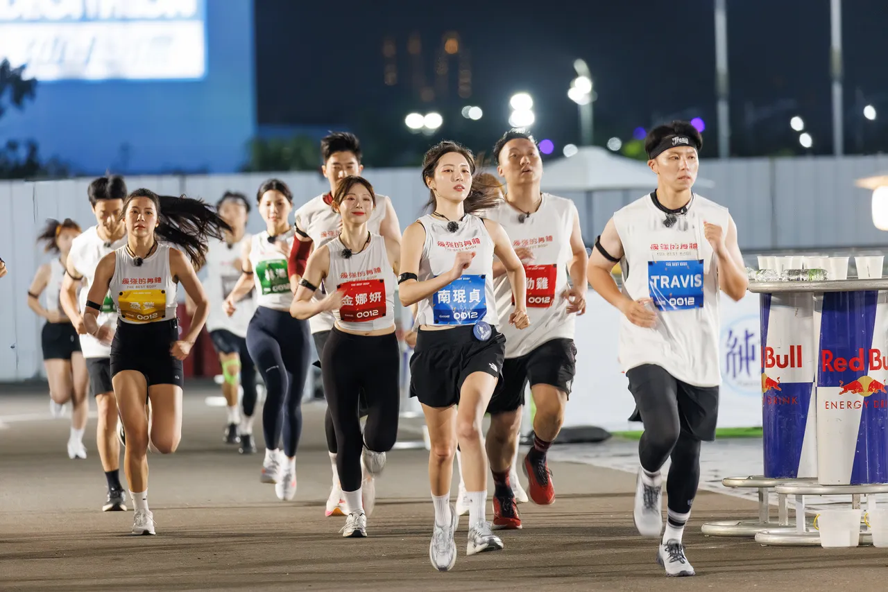 啦啦隊女神齊聚拼場挑戰《最強的身體》。好看娛樂提供