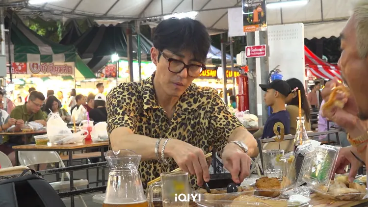 車勝元在曼谷愛上魚露。愛奇藝國際站提供