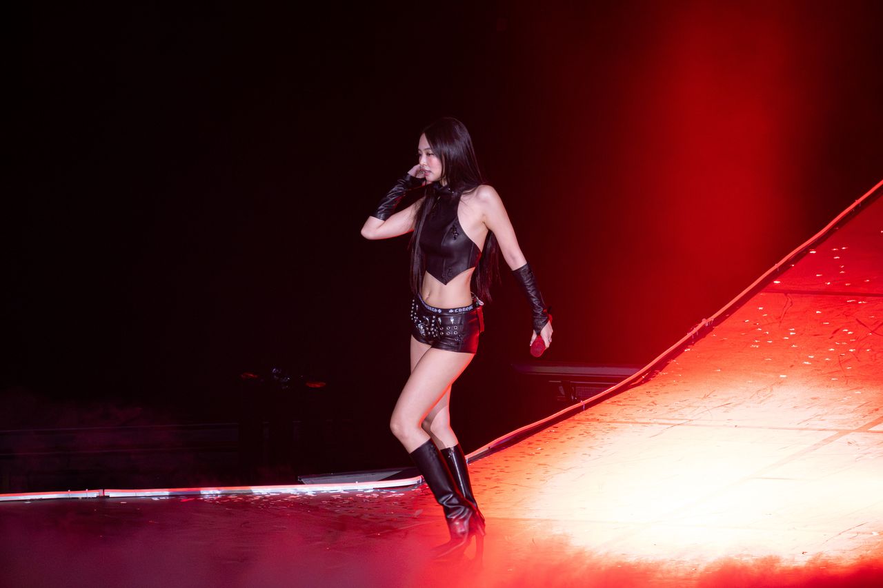 金唱片|Jennie性感小蠻腰熱舞辣翻!Stray Kids炸裂方燦脫了