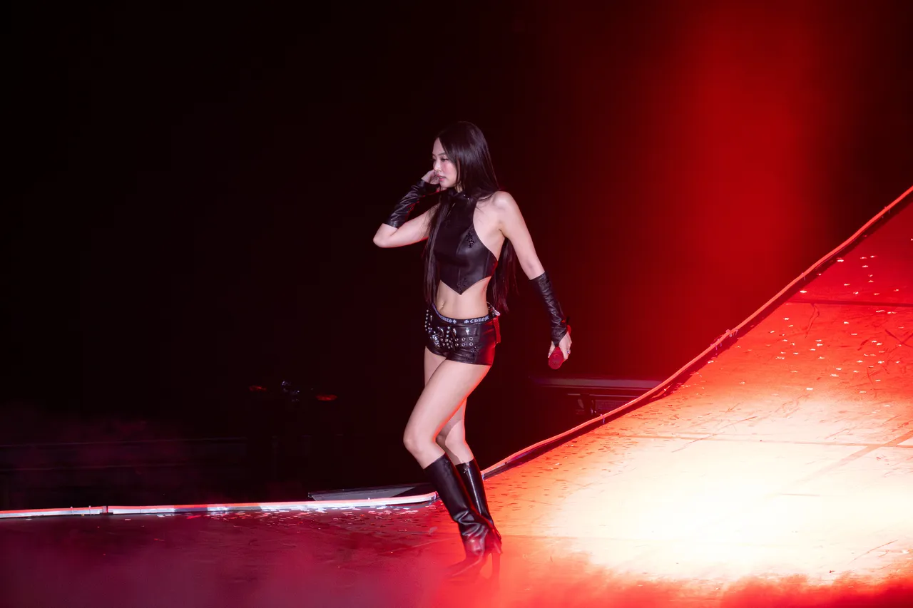 金唱片｜Jennie性感小蛮腰热舞辣翻！Stray Kids炸裂方灿脱了