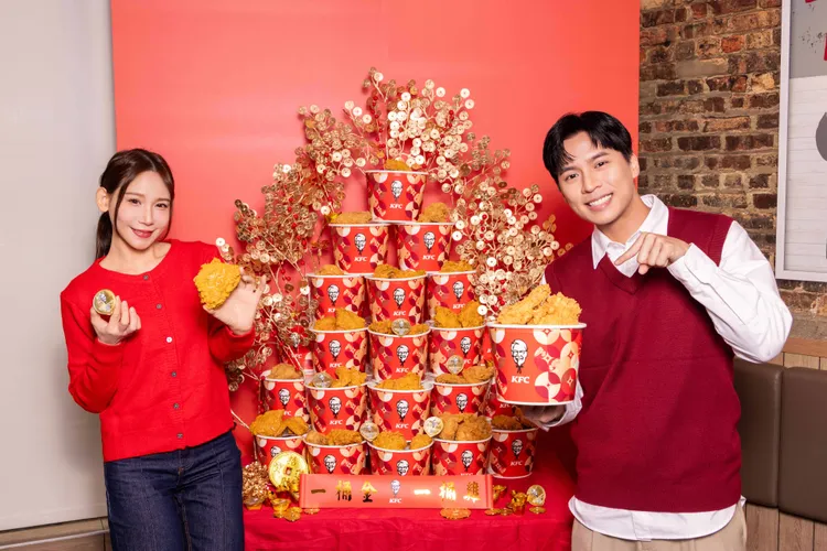 年度金沙系列新品「富貴金沙起司脆雞」與「開運金沙沾醬」，即日起至3月2日限定開賣。肯德基提供