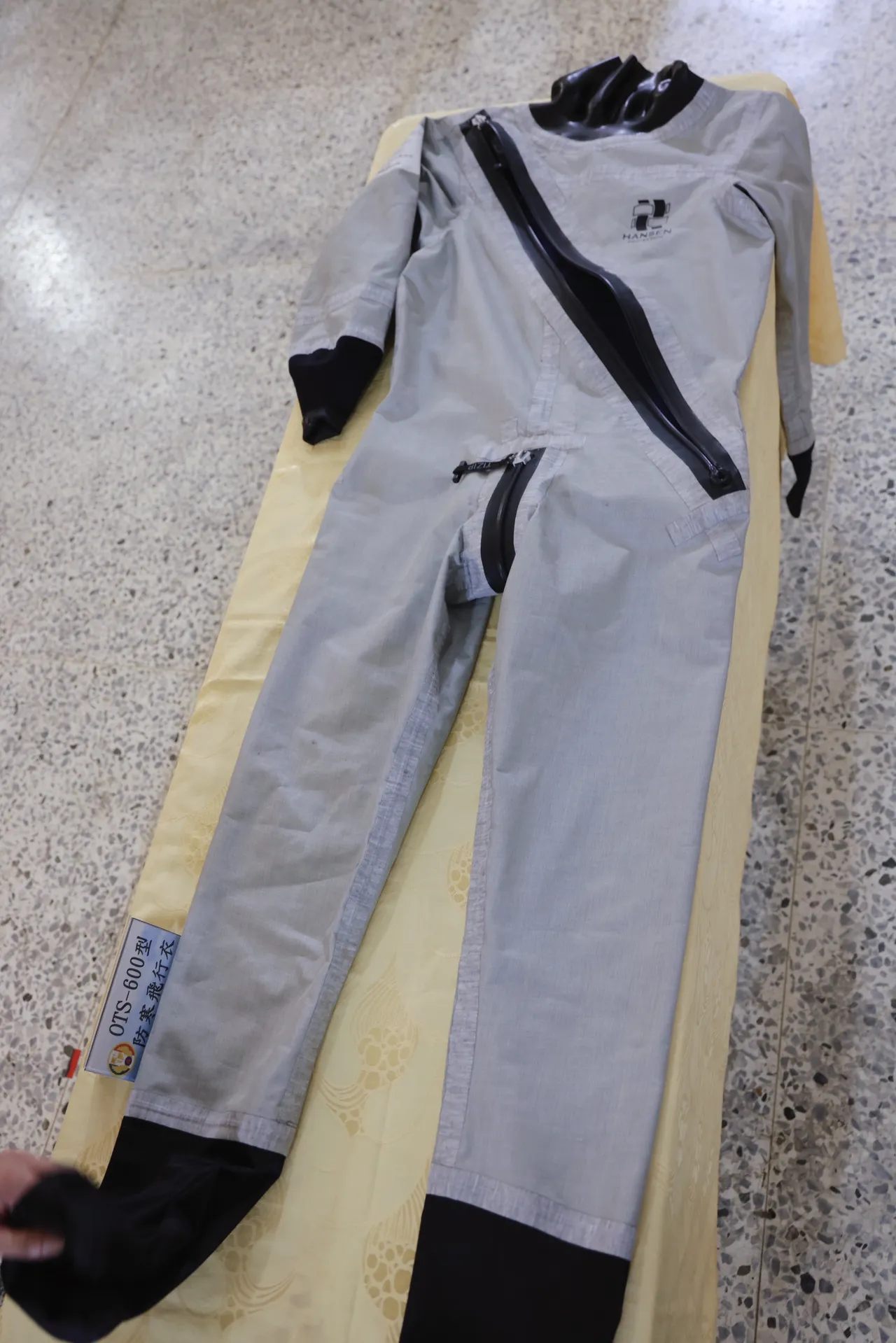 空軍司0TS-600型防寒飛行衣，與美軍現役同款。記者李俊毅攝