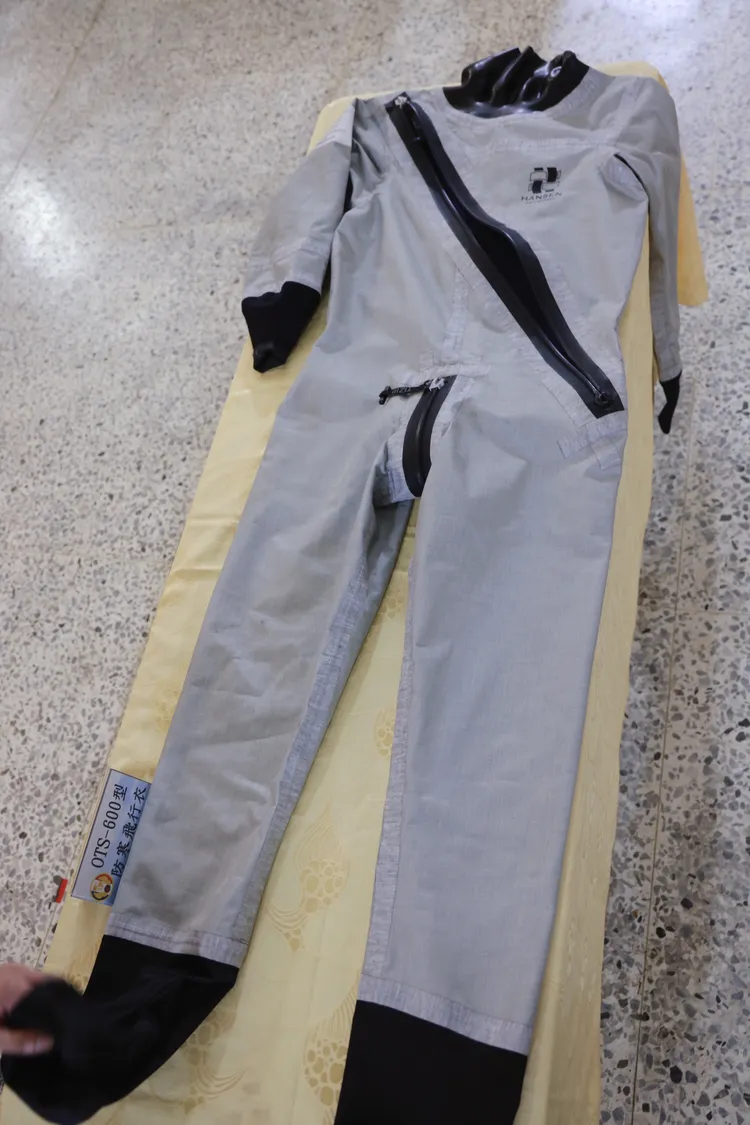 空軍司0TS-600型防寒飛行衣，與美軍現役同款。記者李俊毅攝