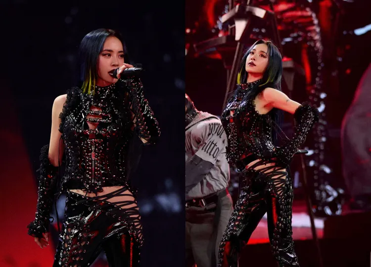 「魔女莉莉絲」造型由ManMadeSkin特別訂製，漆皮亮面皮革搭配鏤空、綁帶、鉚釘元素相當帥氣。凌時差提供