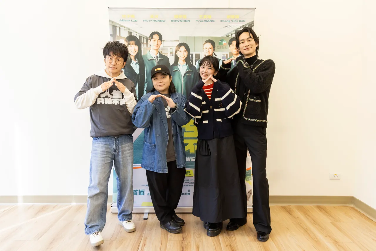 導演王逸鈴(左2)和黃河(右起)、陳姸霏、唐從聖出席戲劇分享會，分享租房趣事。公視台語台提供