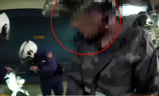 有夠危險！迷彩男遭通緝又藏毒不想被關　飆上人行道、闖紅燈捨命狂逃被逮