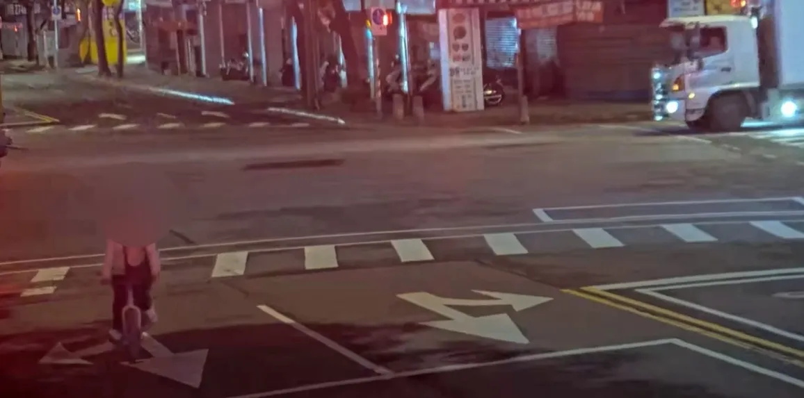 黃男深夜鎖定物流車司機犯案。翻攝畫面