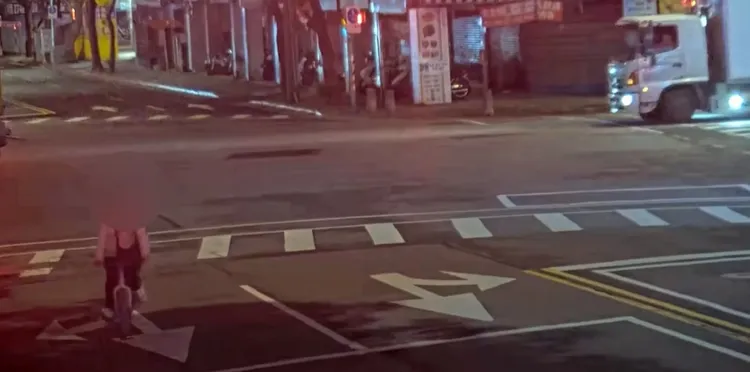 黃男深夜鎖定物流車司機犯案。翻攝畫面