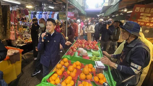 何志偉掃街眾人喊「凍蒜」　盼以跑馬拉松精神讓桃園更進步
