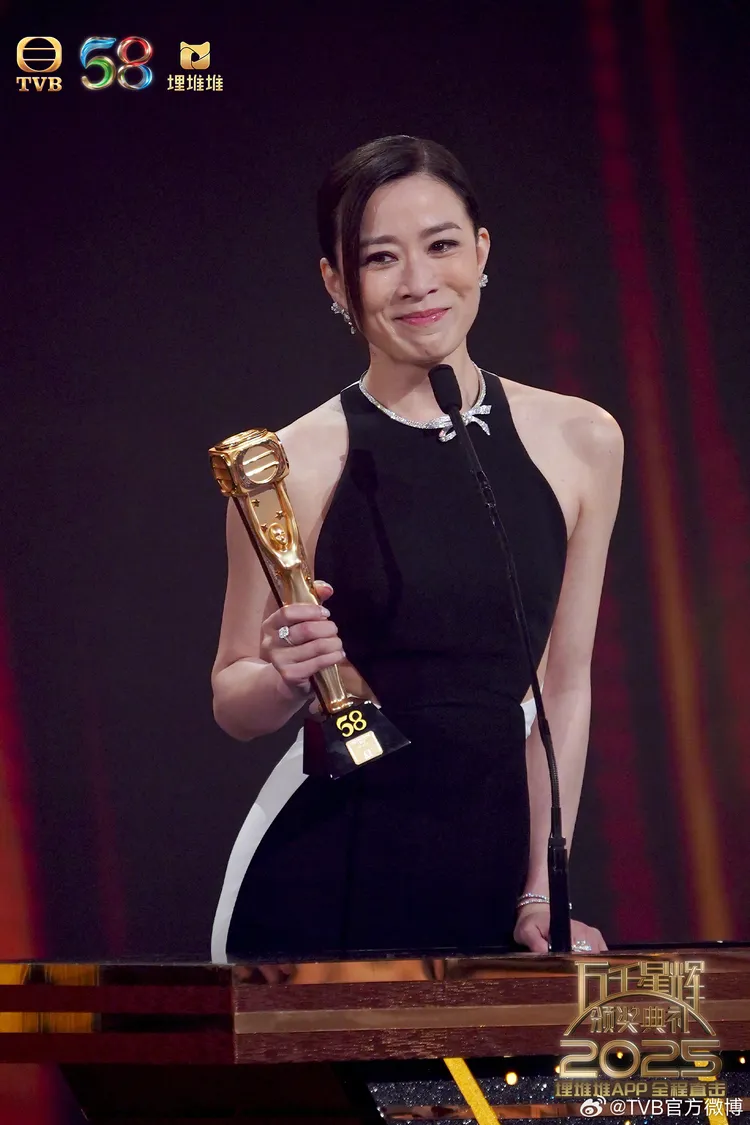 佘詩曼4度封后創紀錄。翻攝TVB官方微博