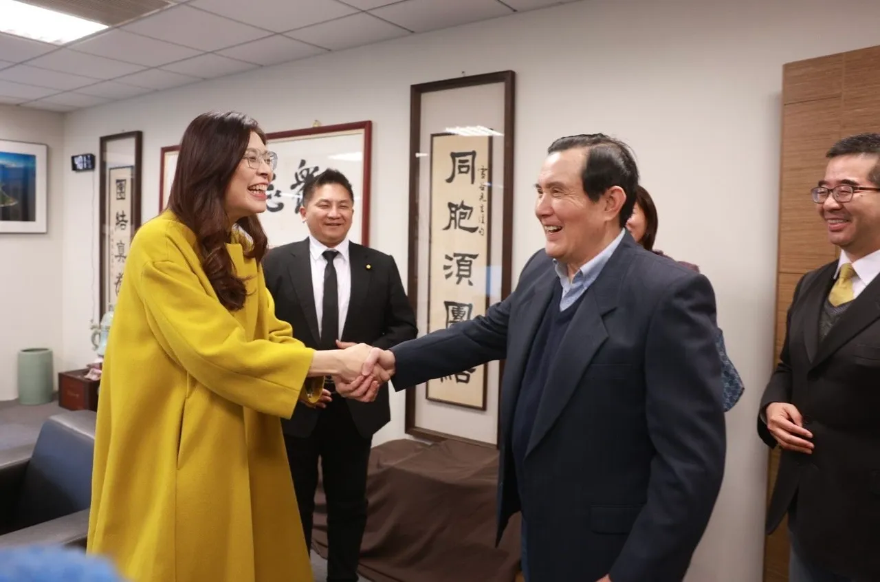 鄭麗文率國民黨中央黨務團隊拜會前總統馬英九。鄭麗文臉書