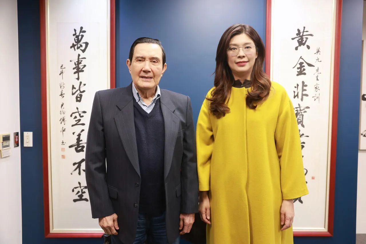 鄭麗文率國民黨中央黨務團隊拜會前總統馬英九。鄭麗文臉書