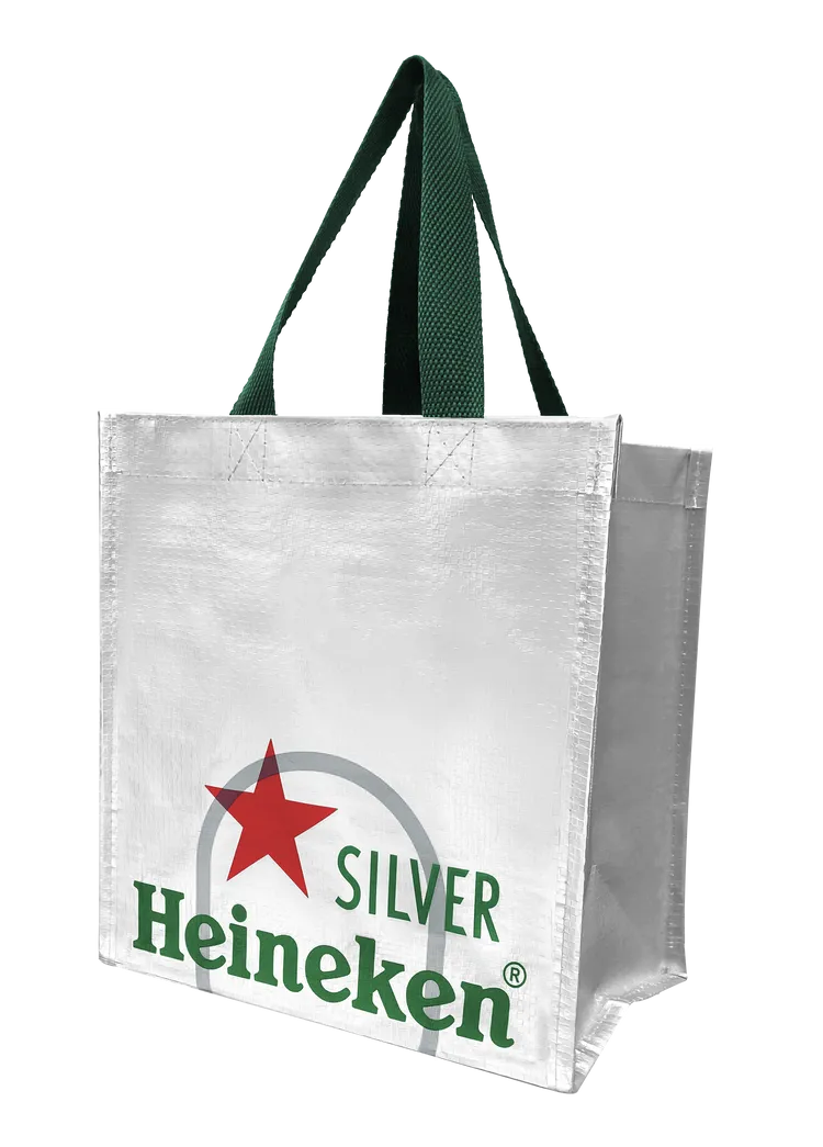 家樂福贈海尼根星潮提袋。業者提供