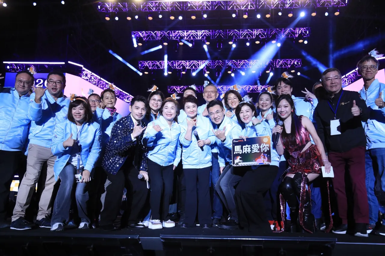 台中市长卢秀燕致词仅「马麻爱你」4字，再创最短致词纪录。市府提供