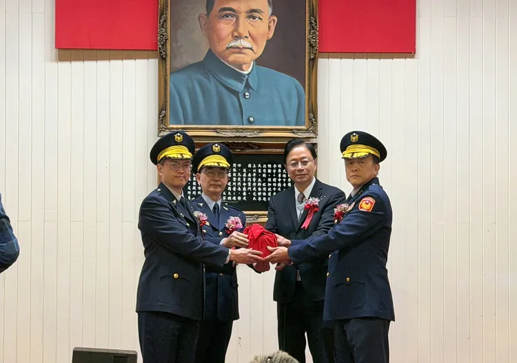 新任分局長交接。張沛森攝