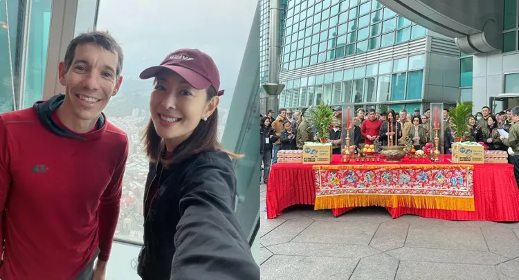 霍諾德「入境隨俗」，跟著台北101董座賈永婕一起拜拜祈求平安。翻攝賈永婕臉書