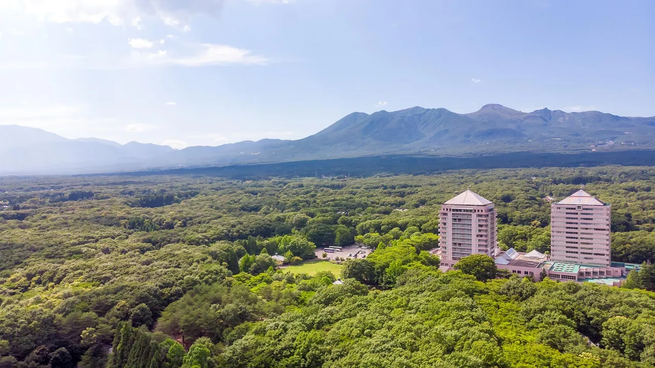 「那須 Epinard 飯店」，坐擁高原自然景致，提供賞櫻後放鬆身心的溫泉體驗。業者提供