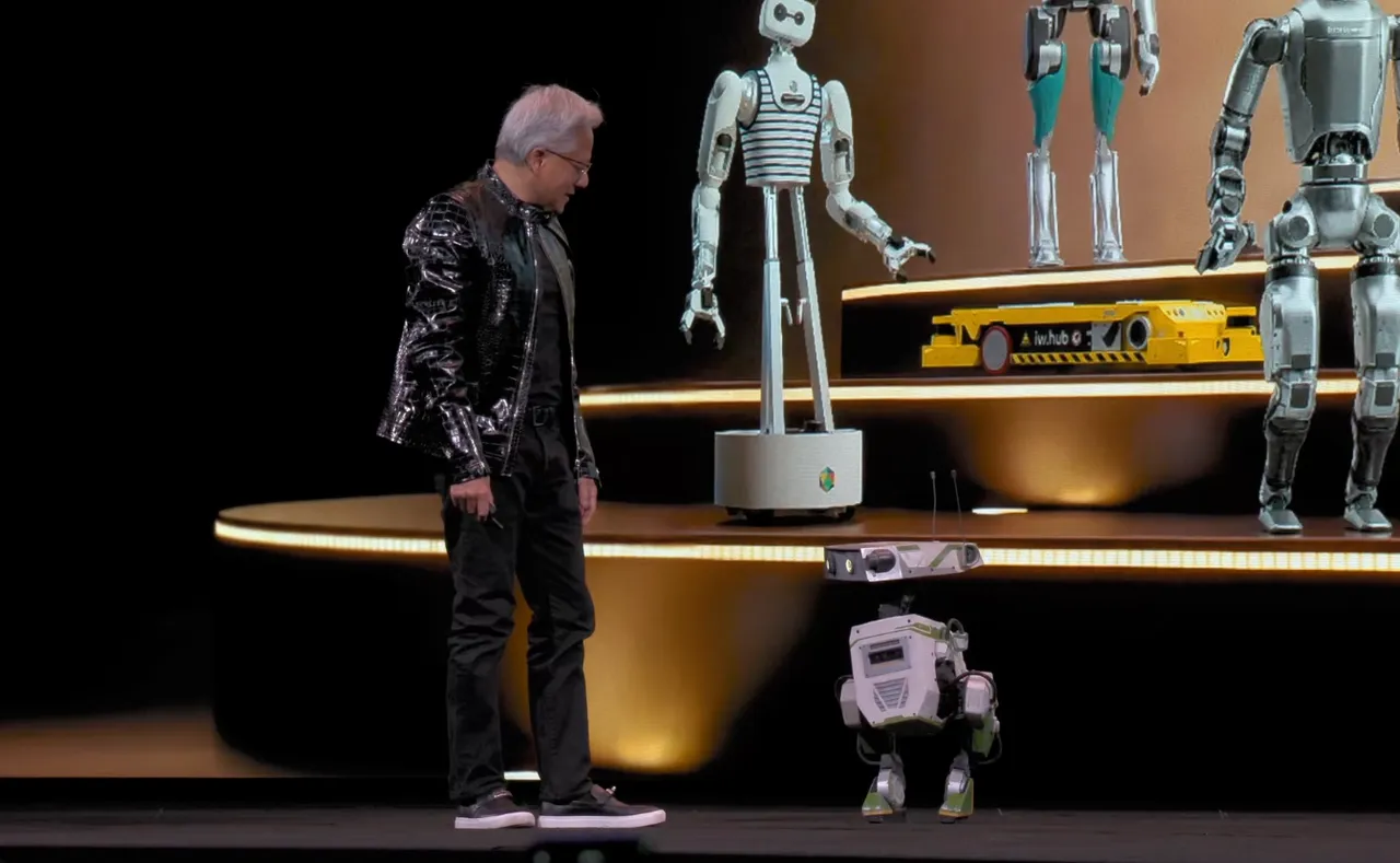 辉达执行长黄仁勋在台上与小型机器人萌翻全场。翻摄自辉达官方YT