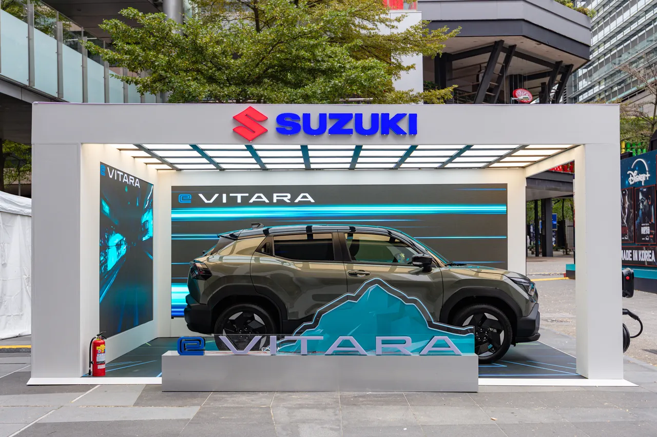 現場同步展出品牌首款全球戰略純電SUV e VITARA，與Jimny聯名特仕車並陳，展現SUZUKI從經典燃油到純電未來的產品布局。業者提供