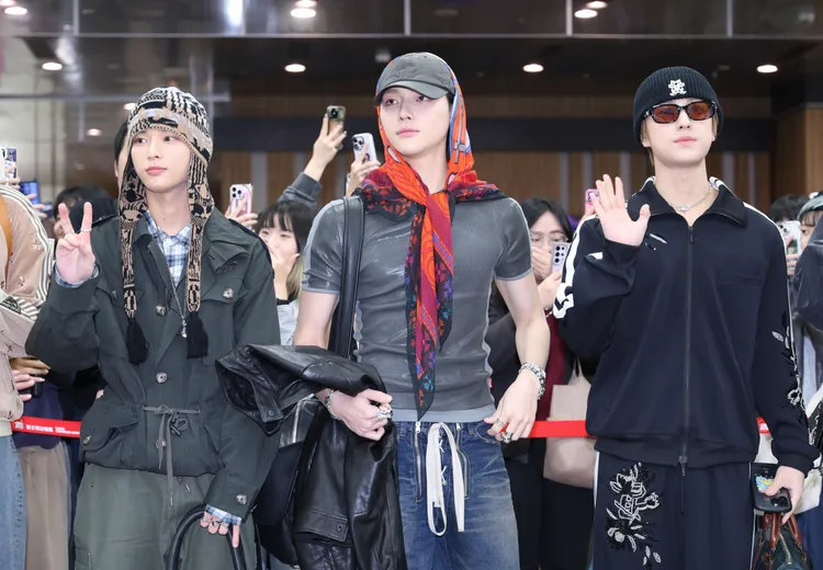 NICHOLAS（王奕翔，中）有「時尚隊長」封號，回家精心打扮。莊宗達攝