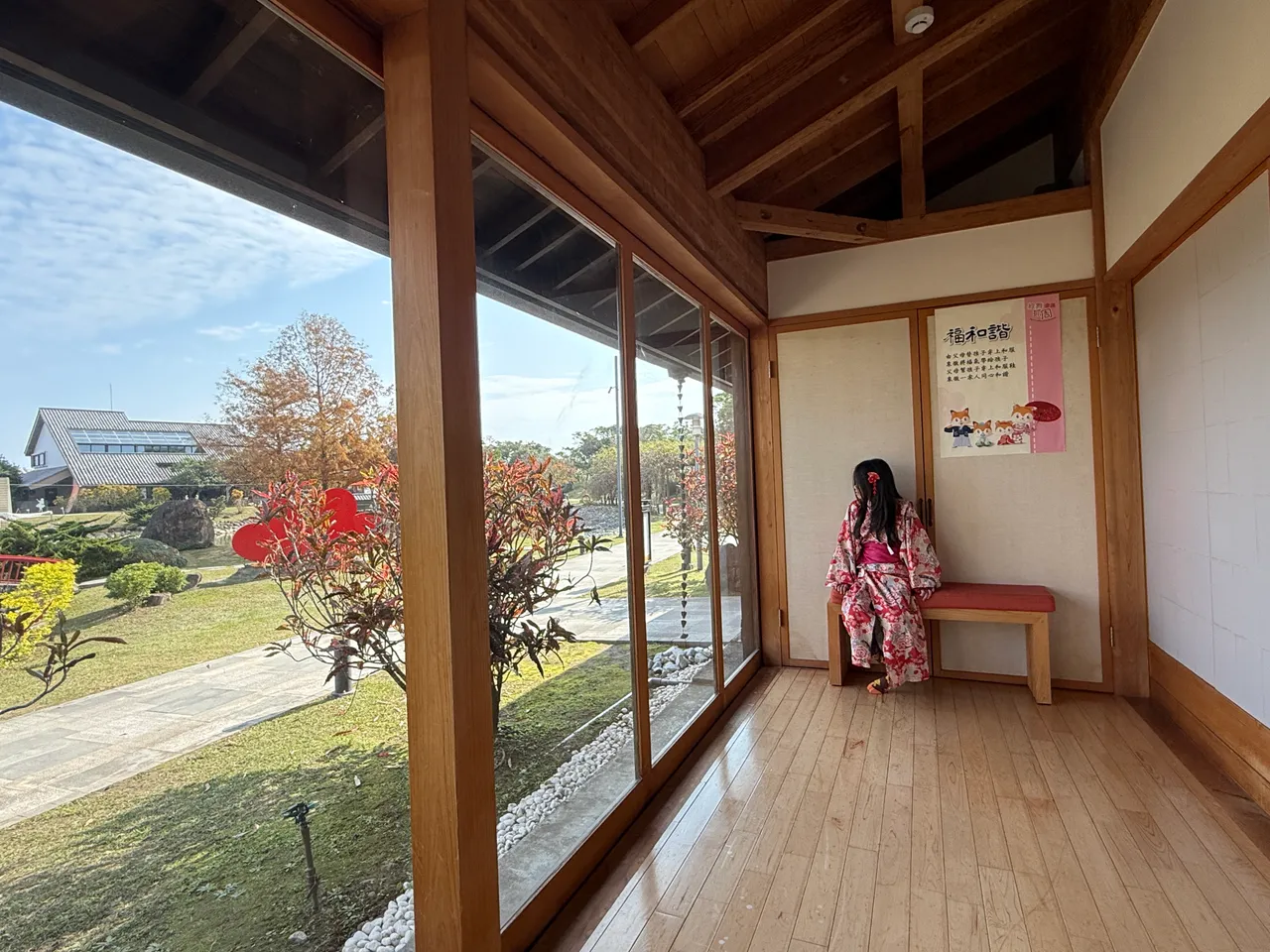 旅人可穿著日式浴衣於充滿日式氛圍的園區造景中拍照打卡。S.H.攝