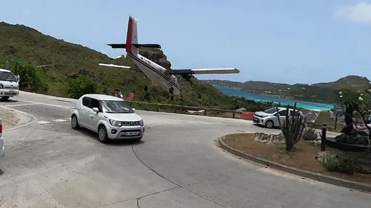 過去當地其他飛機降落的情況。翻攝自X