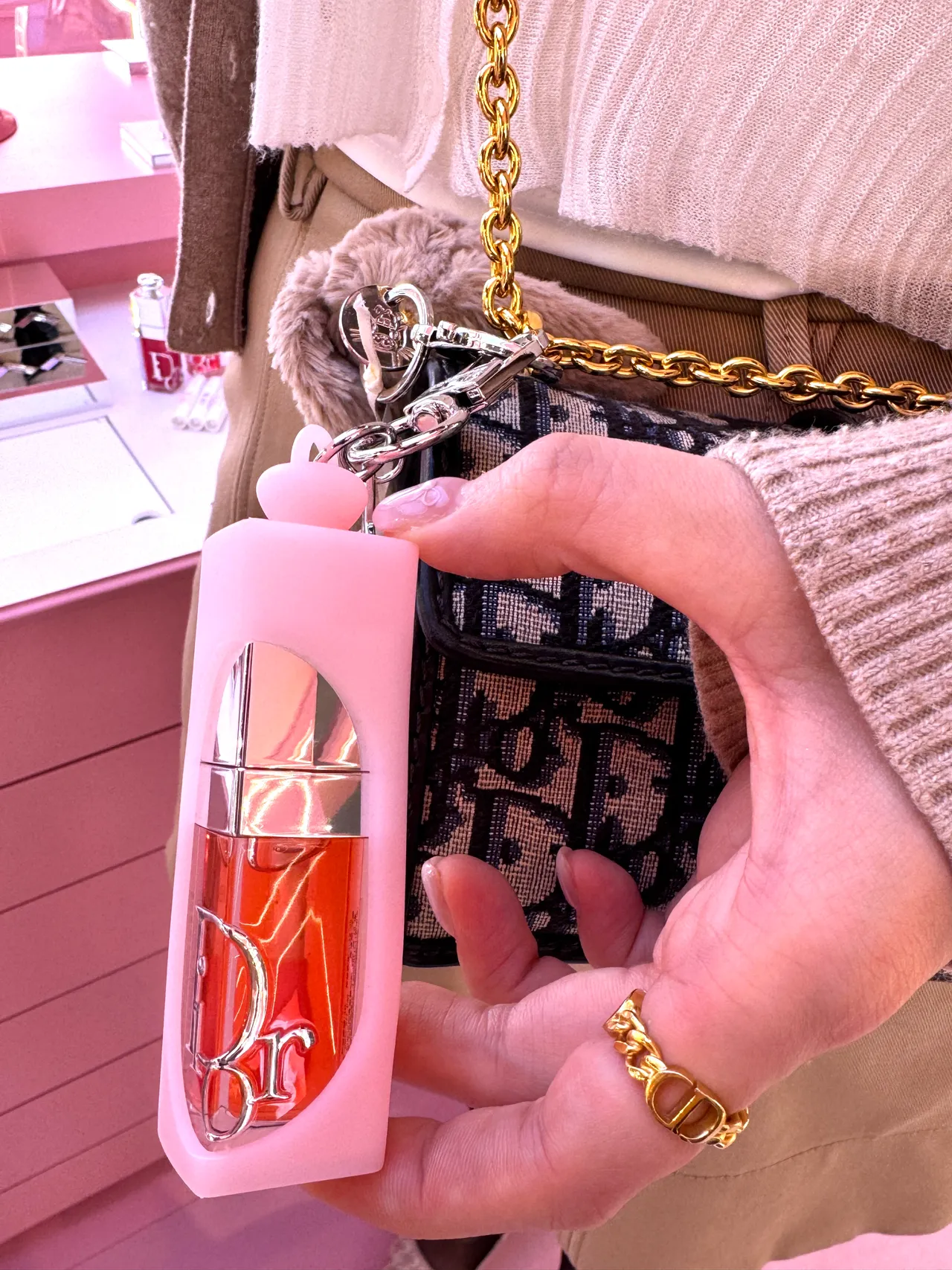 迪奧粉漾潤唇釉吊飾。張家玲攝