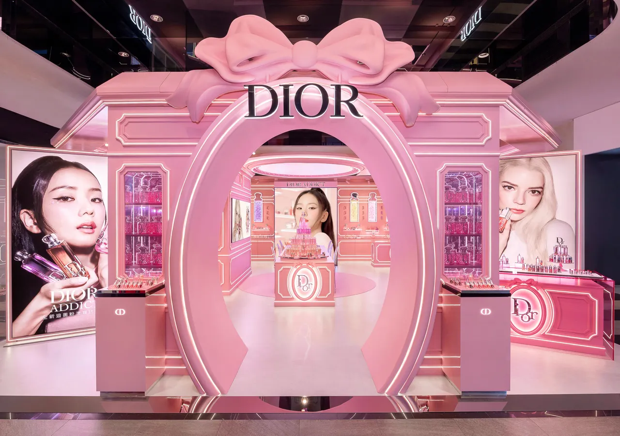 迪奧癮誘糖果快閃店甜美登場。品牌提供