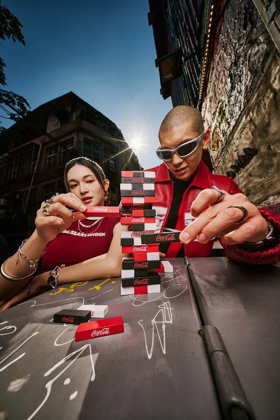 「可口可樂」歡樂聚疊疊樂。業者提供