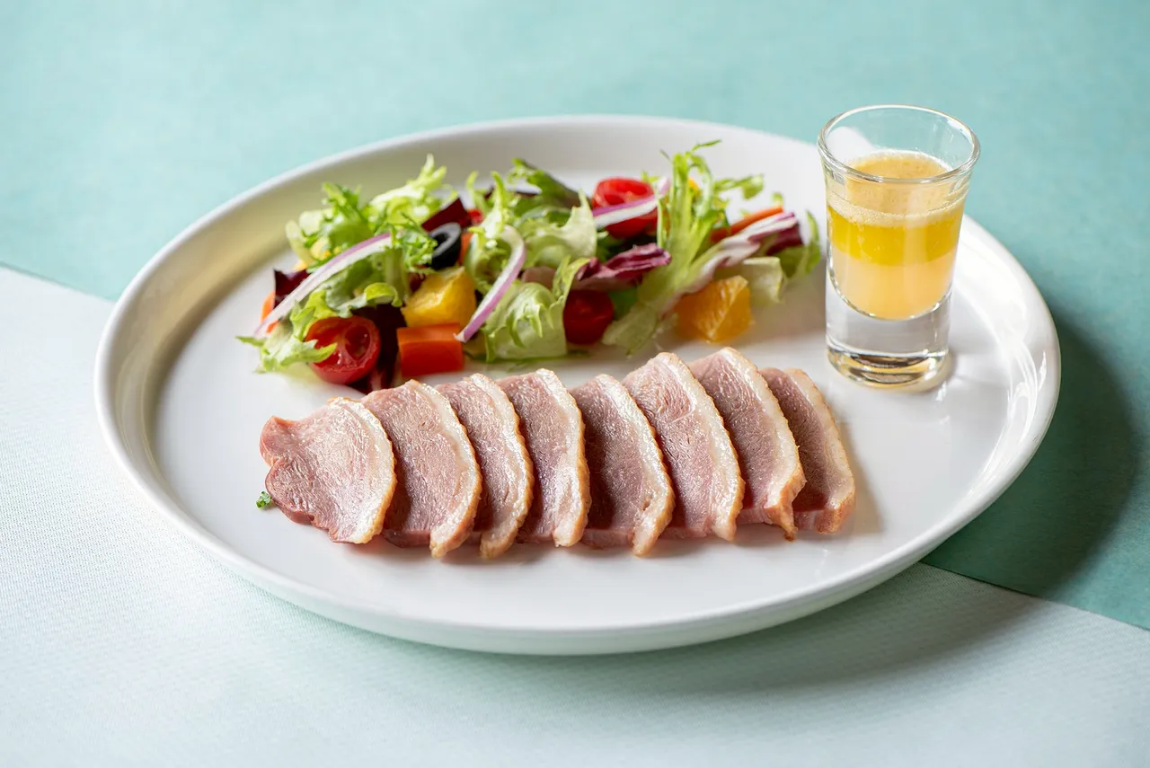 法國血橙油醋汁野鴨胸冷盤。業者提供