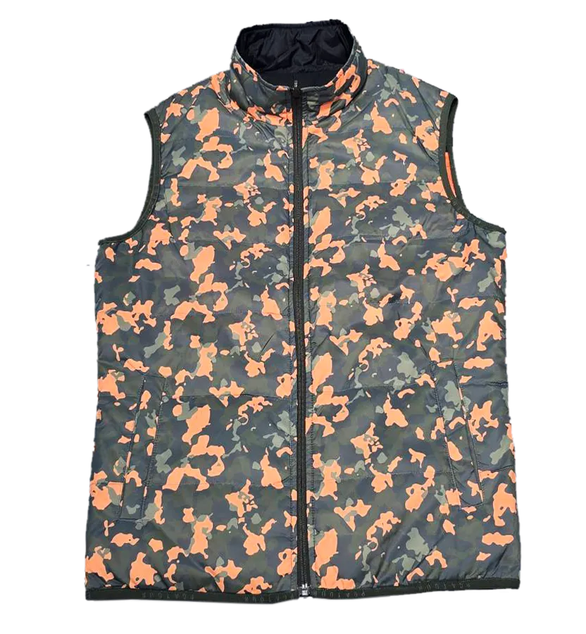 ▲礼客改装出清活动结合馆内百家知名品牌推出1,000元有找抢购商品，严选PGA双面穿保暖背心，原价6,580元，特价987元。