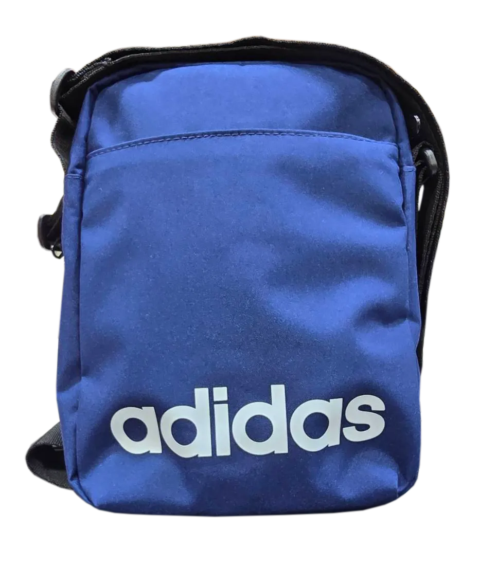 ▲礼客内湖店将重整改装，推出抢购价483元adidas尼龙休闲包，满足顾客挖宝血拚乐趣。