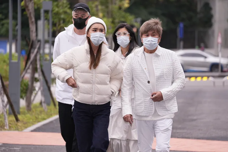 胡瓜、小禎、丁柔安一起前來悼念。彭欣偉攝